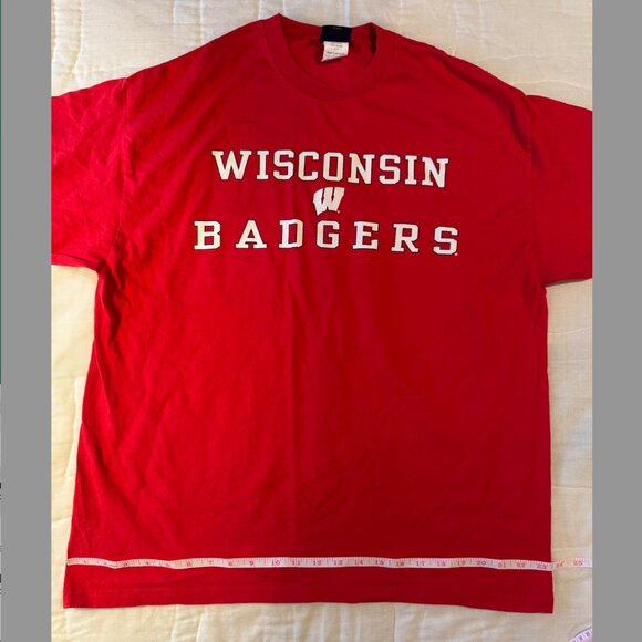 Wisconsin Badgers Graphic Tee – Adult XL - Picture 2 of 5